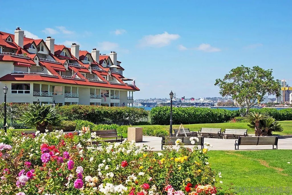 1099 1st St 323, Coronado