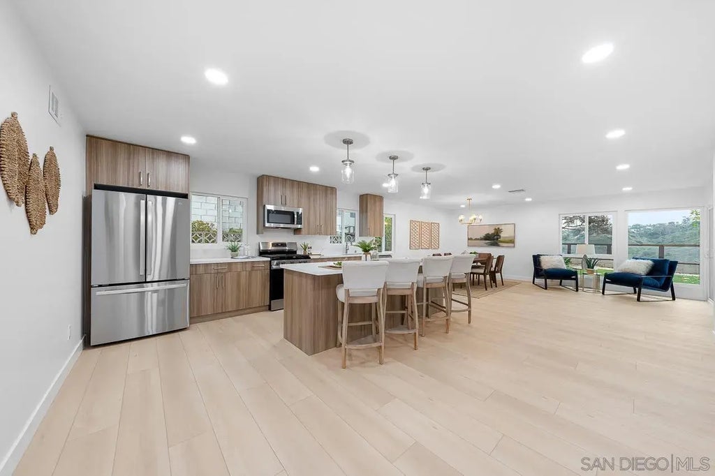 5435 Del Cerro Blvd, Del Cerro (DELC)