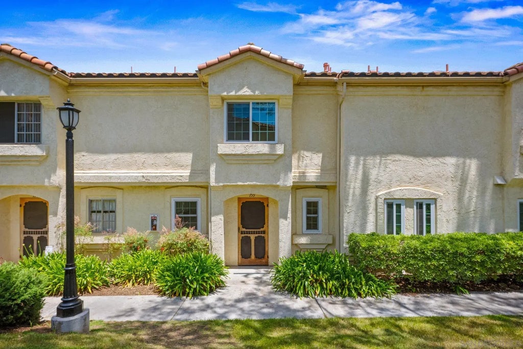 740 Breeze Hill Rd 155, Vista