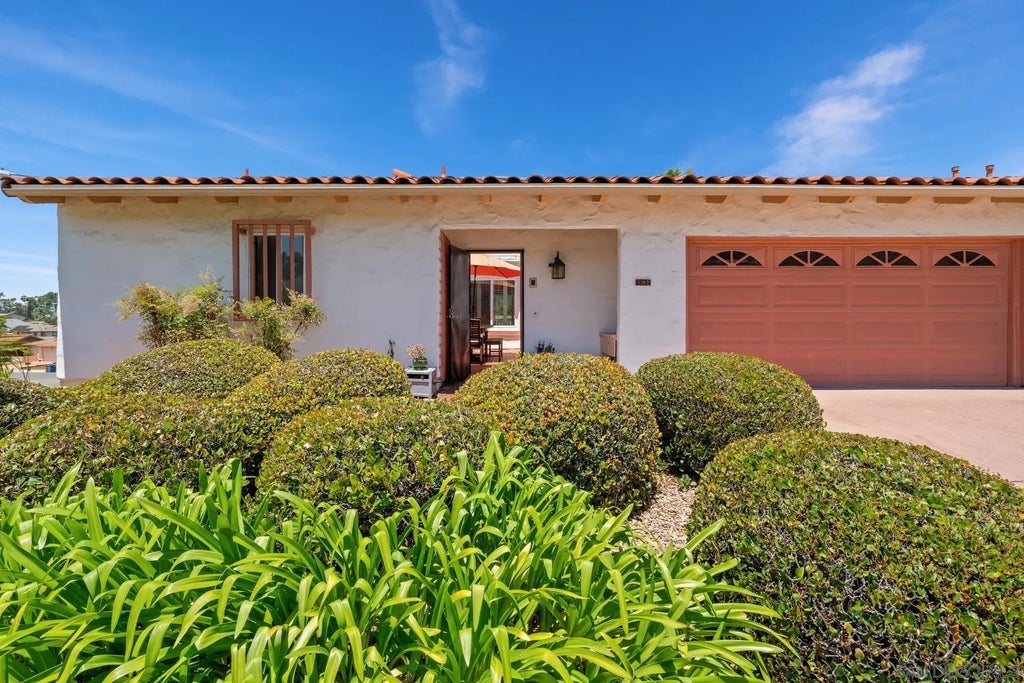 1382 Miraflores Gln, Escondido