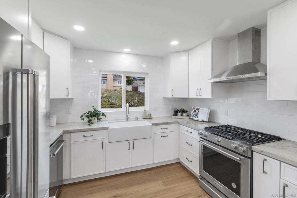 6673 Del Cerro Blvd, Del Cerro (DELC)