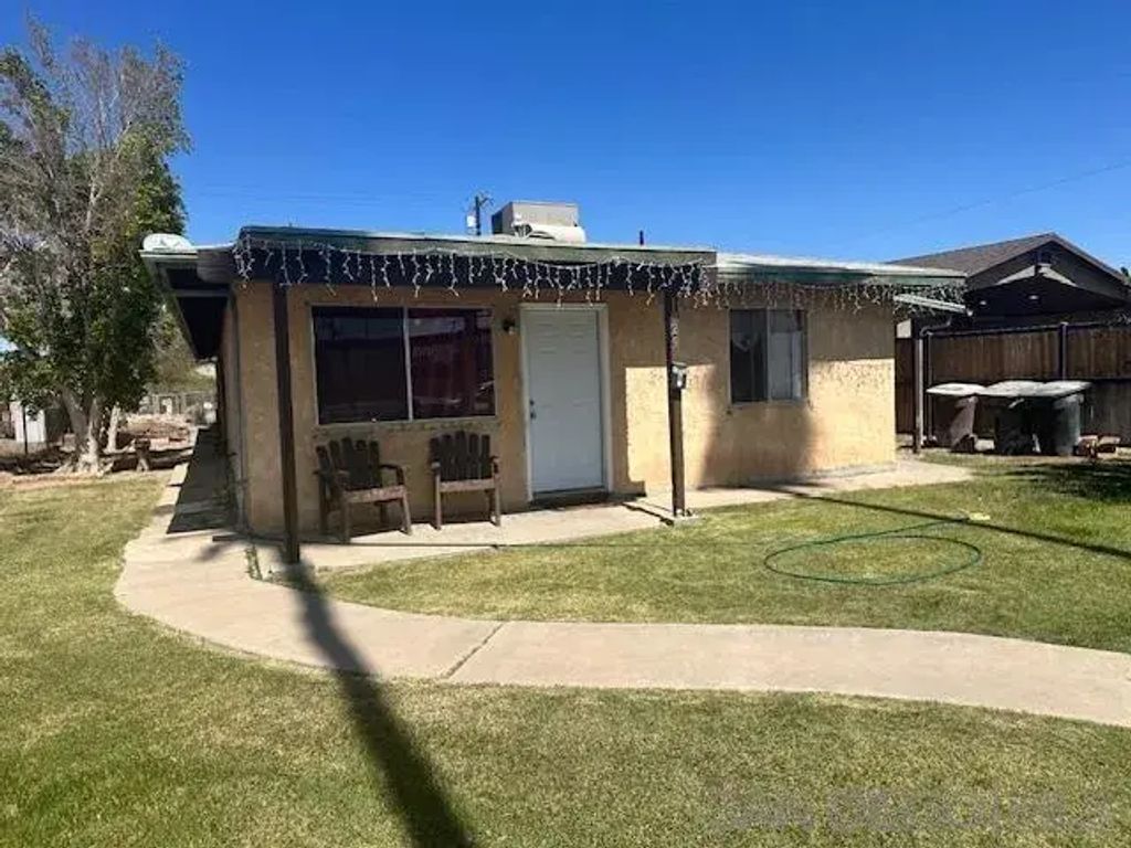 1025 E 2nd St, Calexico