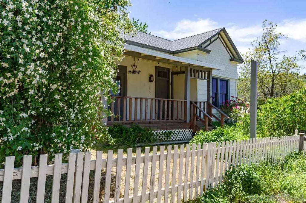 2605 Washington Street, Julian