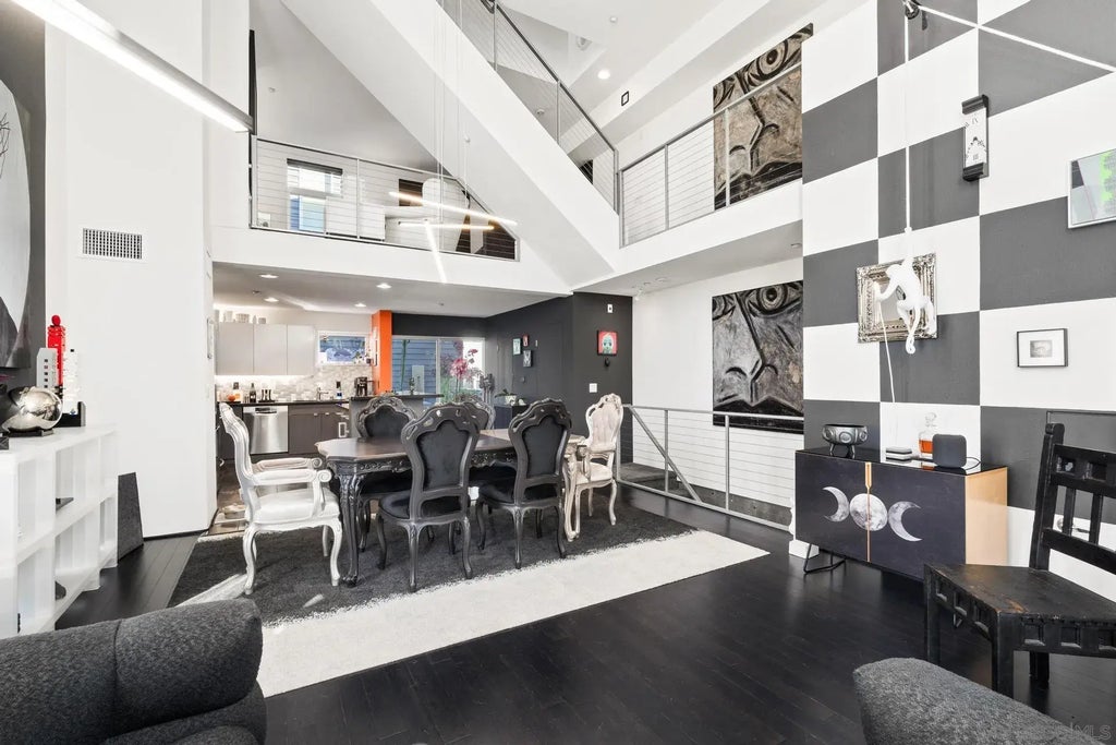 953 Sigsbee St, LOGAN HEIGHTS