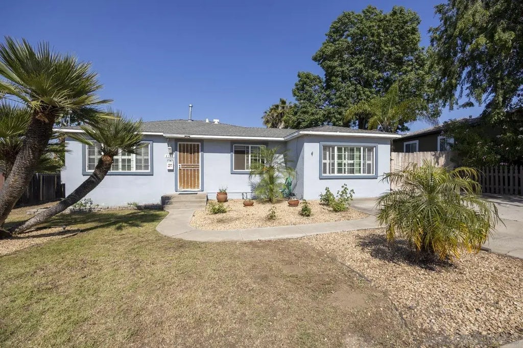 4033 Loma Alta Dr, COLLEGE GROVE