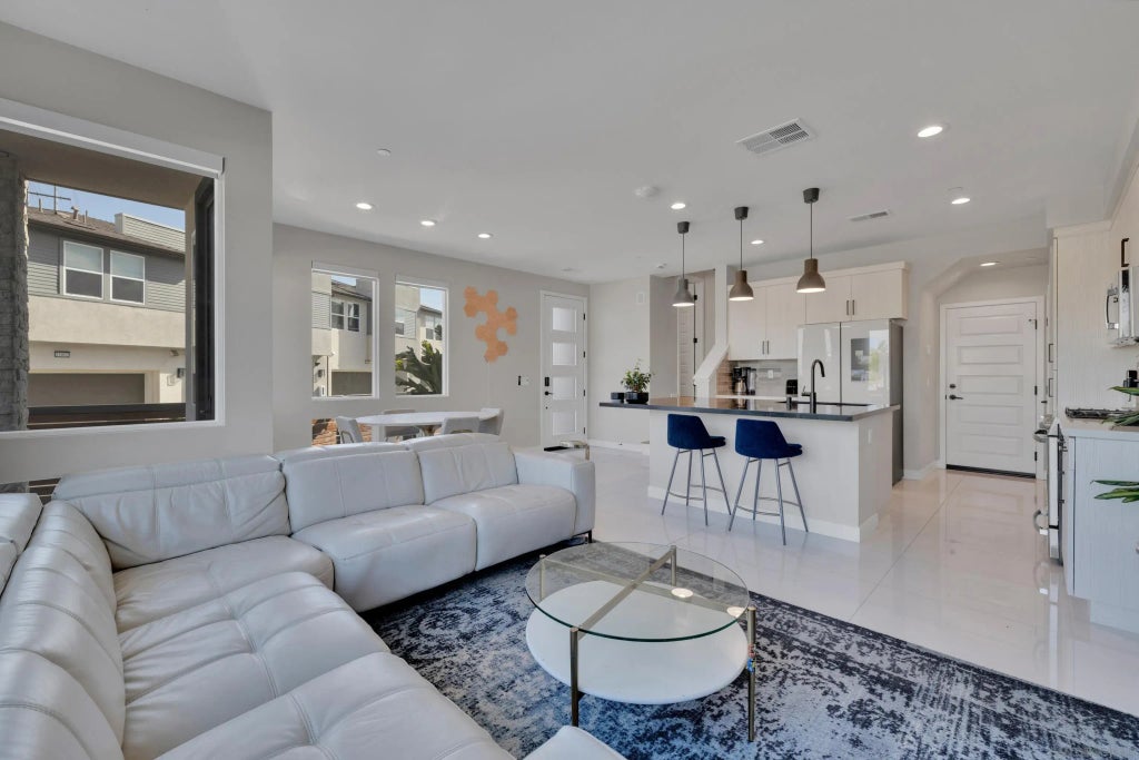 9001 Baddha Ct, MIRA MESA