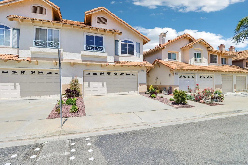 1716 Promenade Circle, Vista