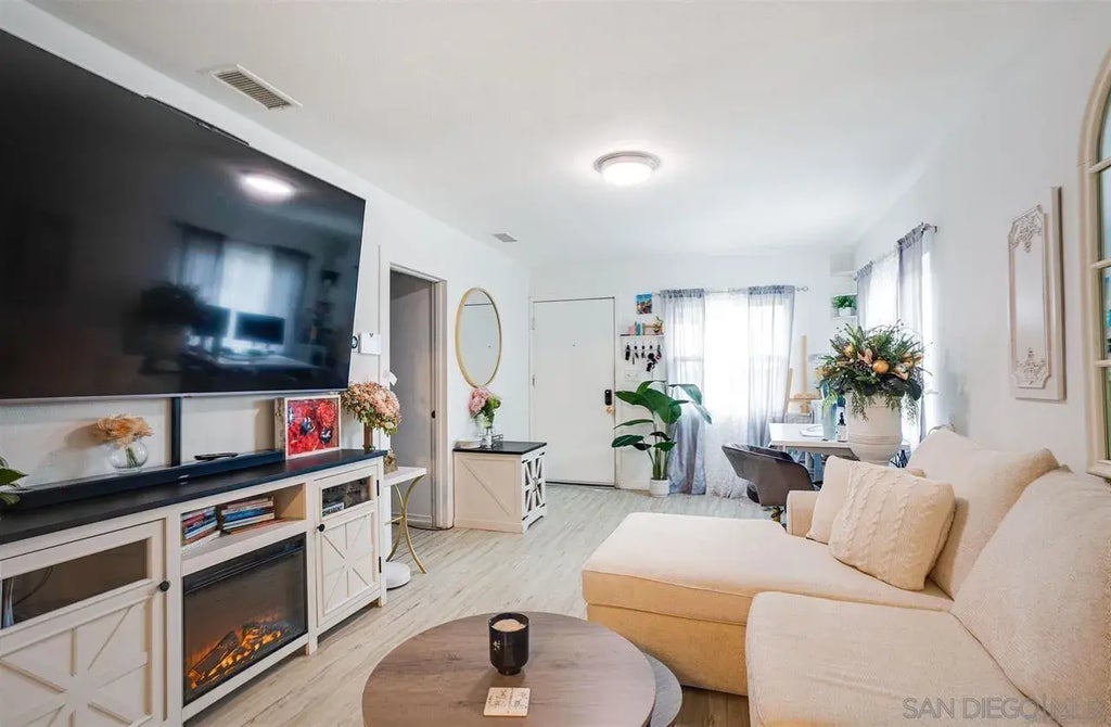 3836 Newton Ave, LOGAN HEIGHTS