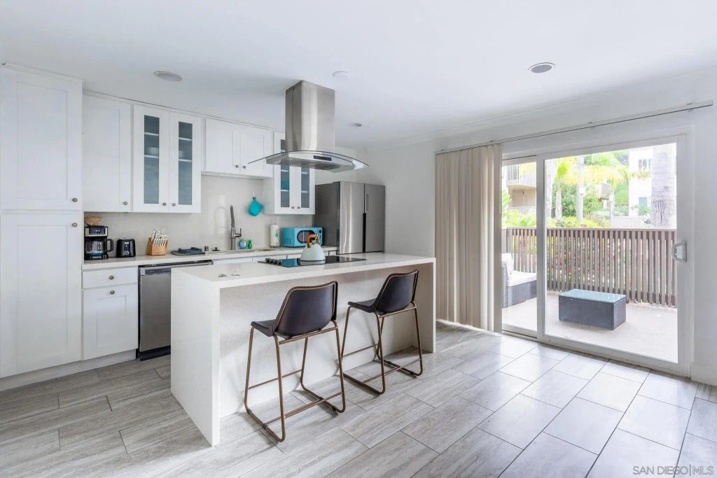 8529 Villa La Jolla Drive E, La Jolla