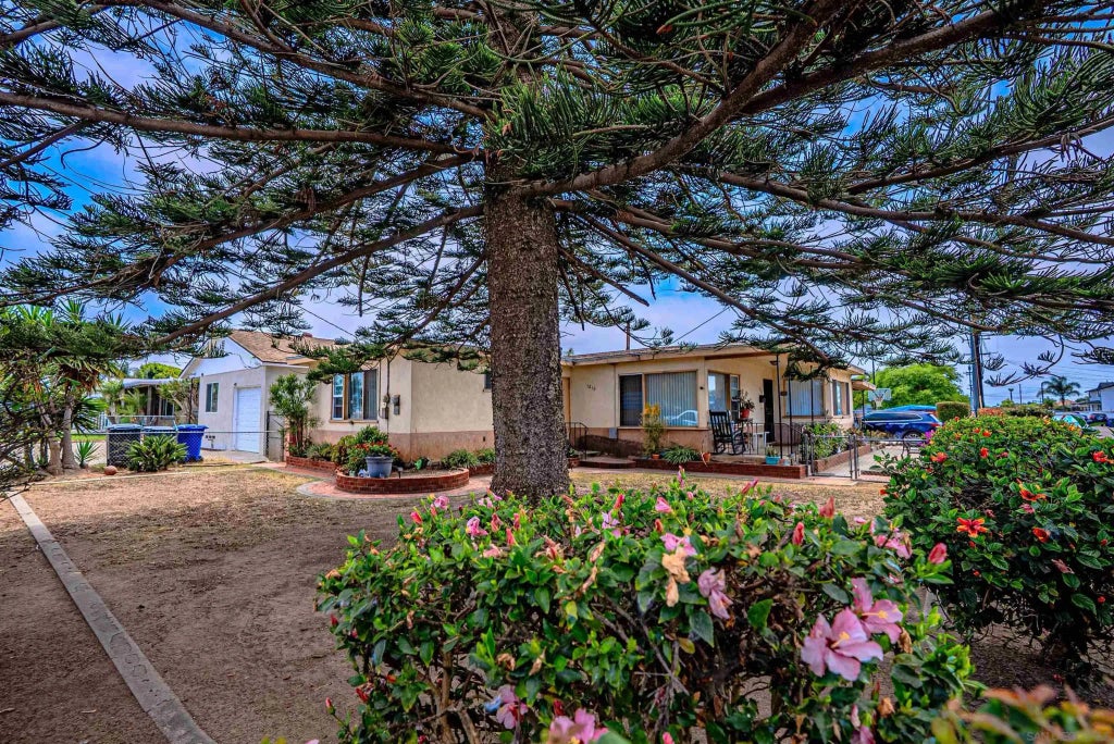 1216-1216 1/2 11th St., Imperial Beach