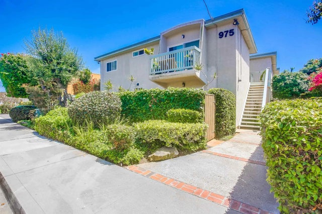 975 Laguna Dr, Carlsbad