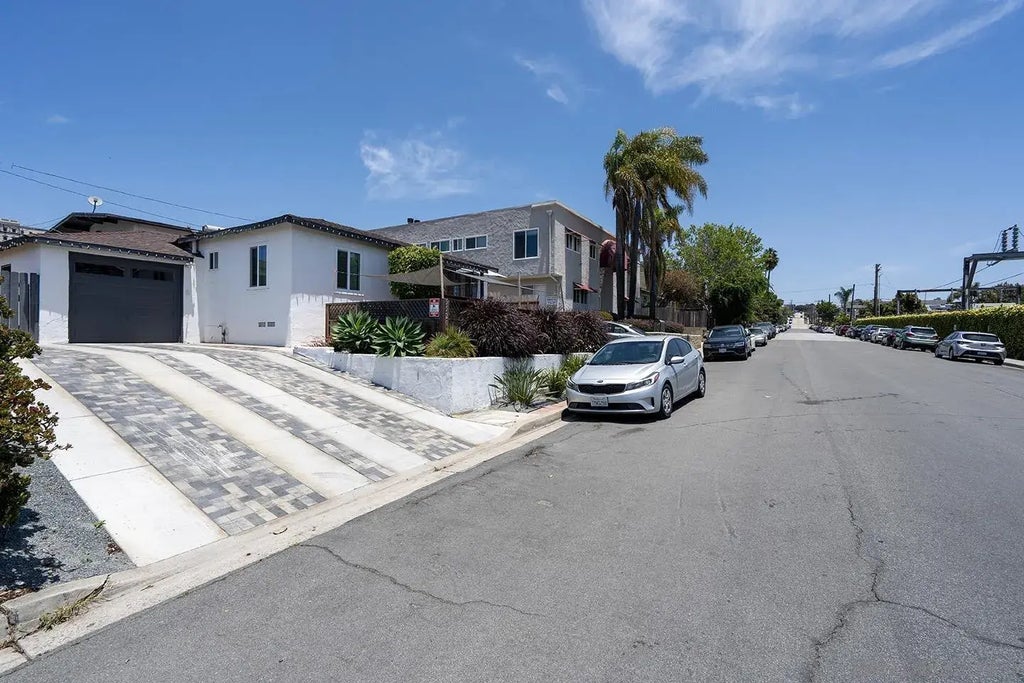 5520 Riley St., BAY PARK