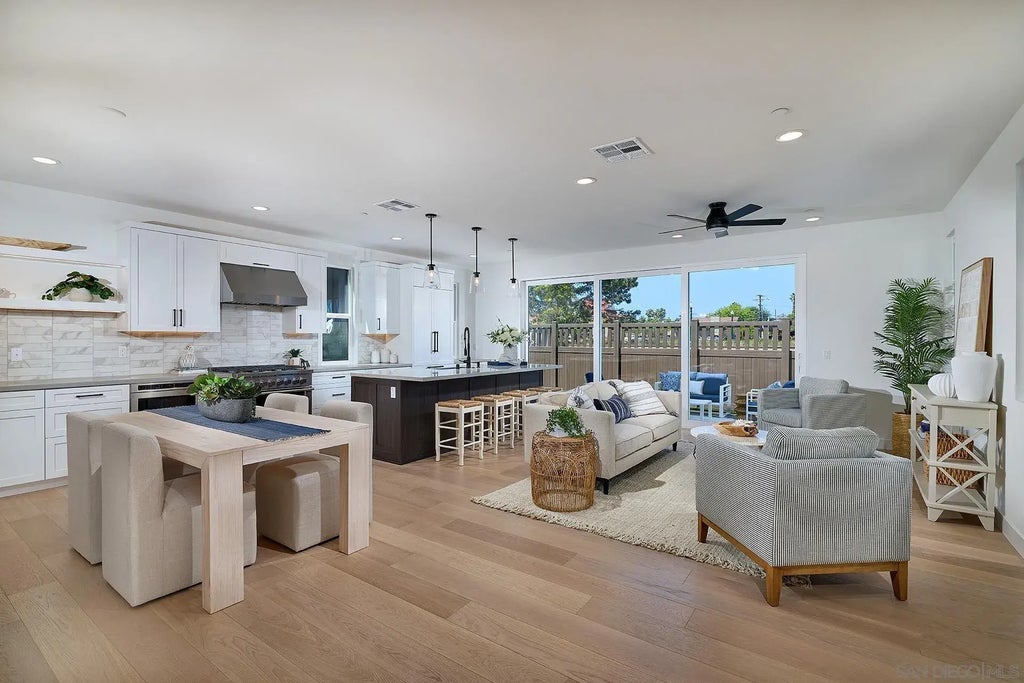 561 N Vulcan Ave, Enicinitas