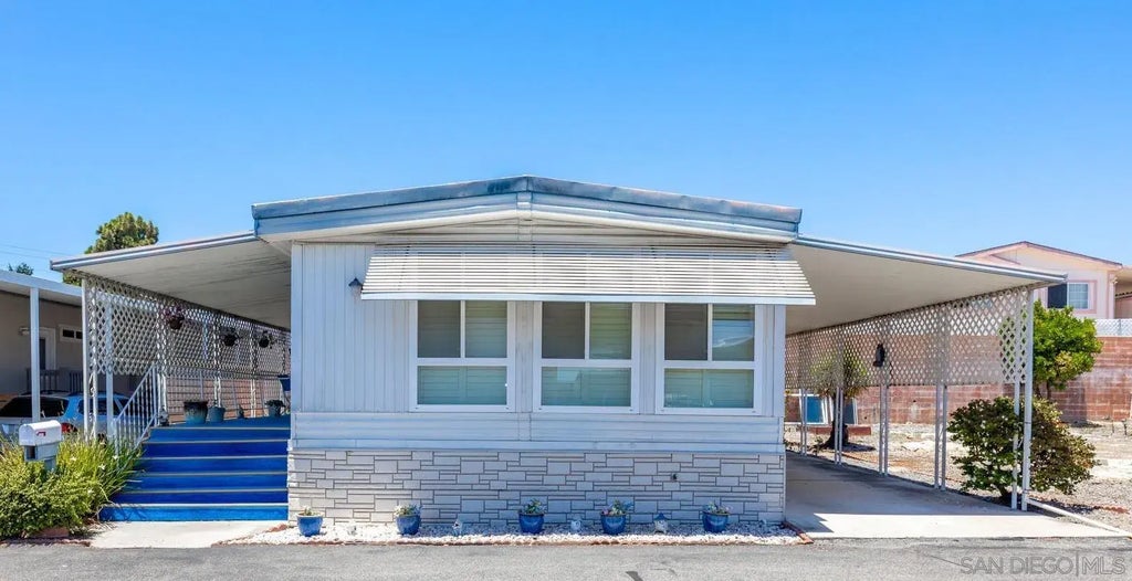 37 Havenview Ln, Oceanside