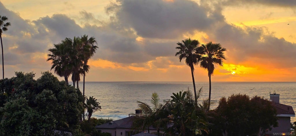 464 Prospect St 206, La Jolla