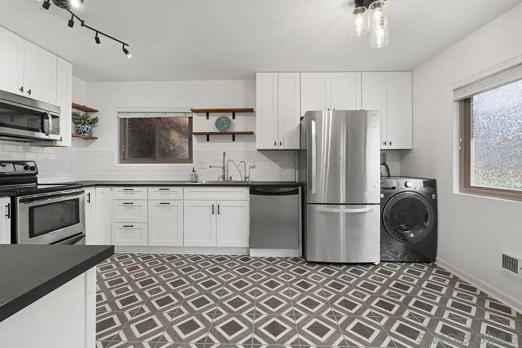 5472 Adobe Falls Rd 7, DEL CERRO