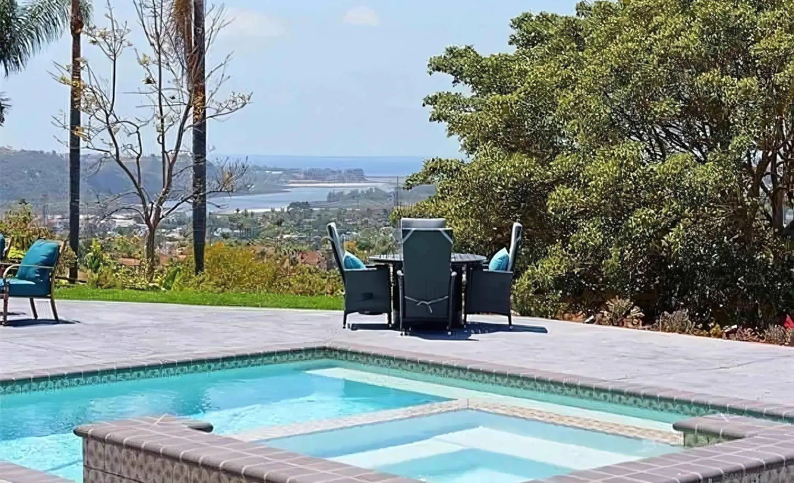 Photo of Listing #250031975