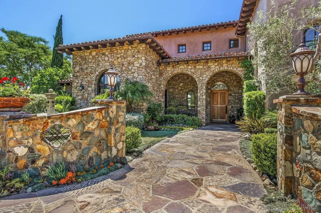 19557 Fortuna Del Este, Escondido