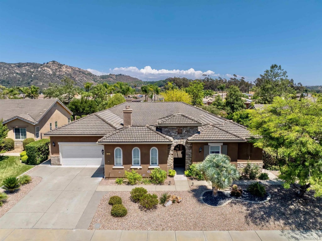 2532 Douglaston Glen, Escondido