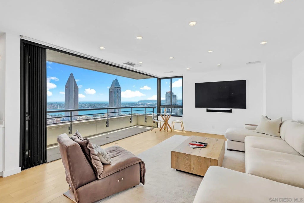 700 Front St 1805, DOWNTOWN