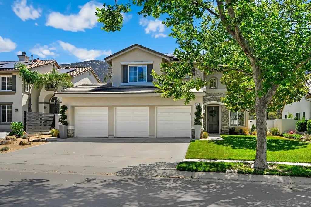 2348 Old Ranch Rd, Escondido