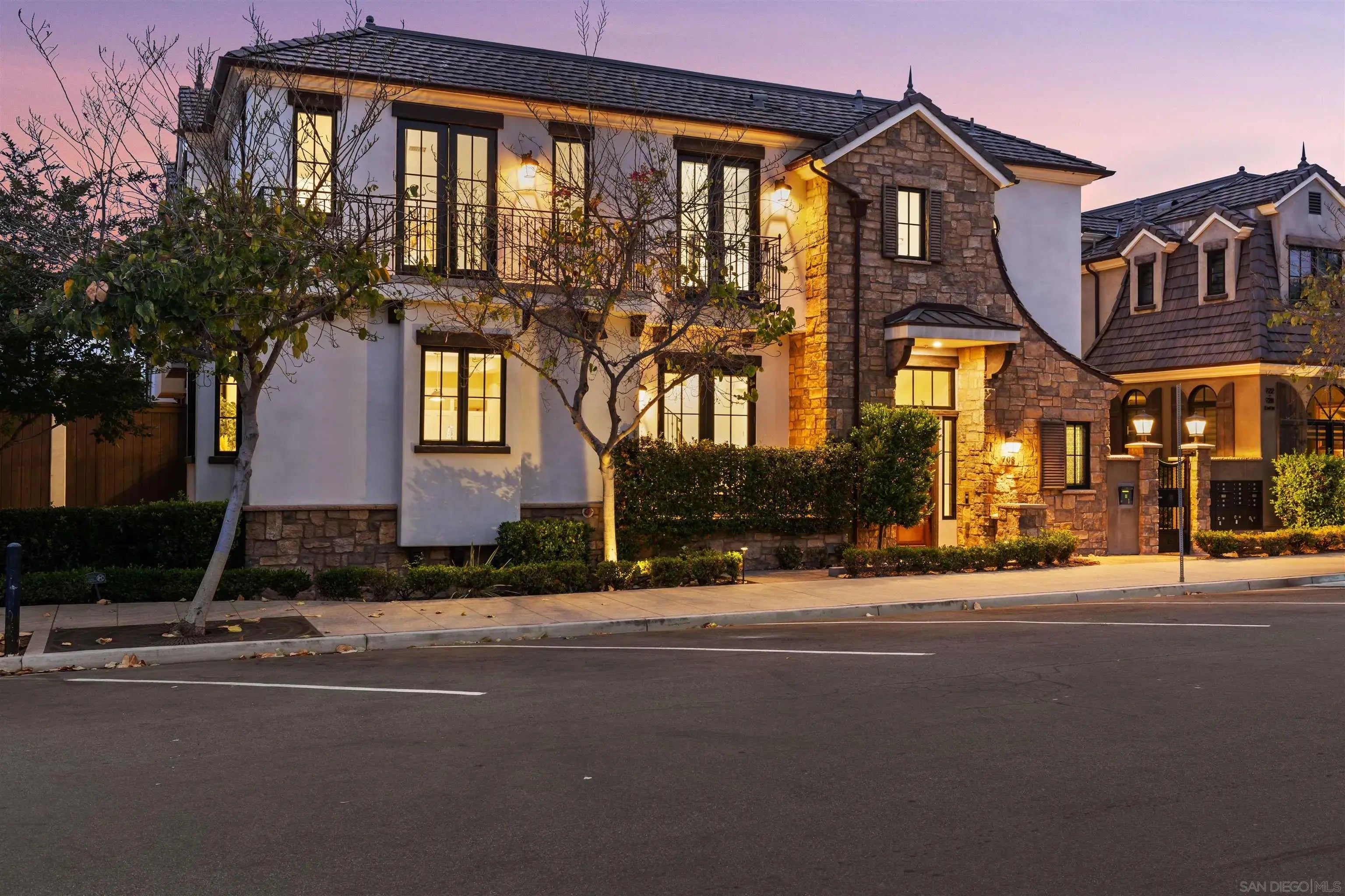 Photo of Listing #250033039