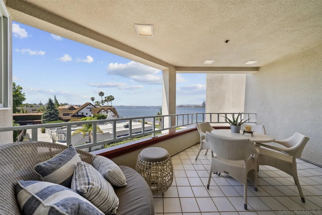 1099 1st St 317, Coronado