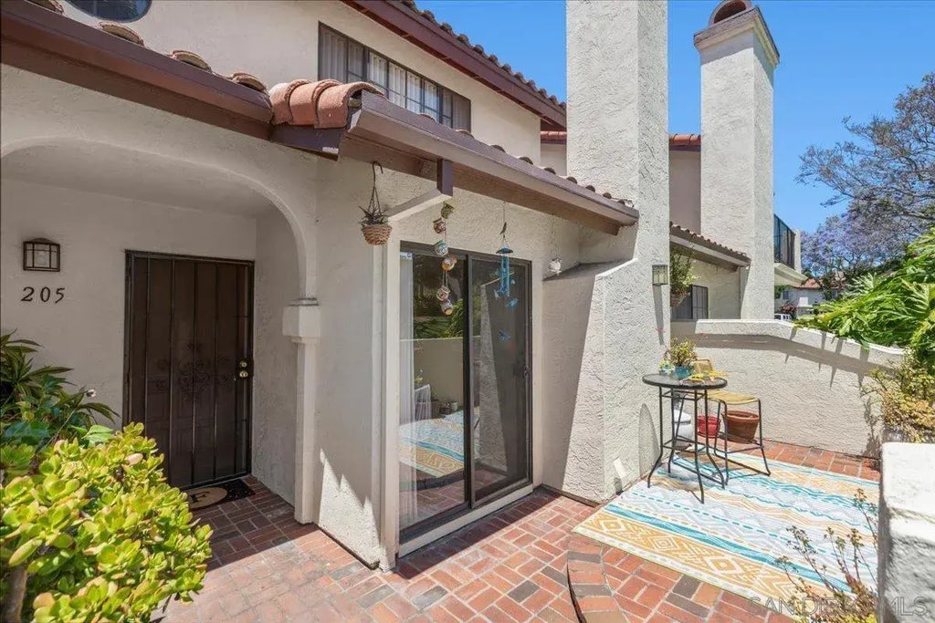 4215 Porte De Palmas 205, LA JOLLA