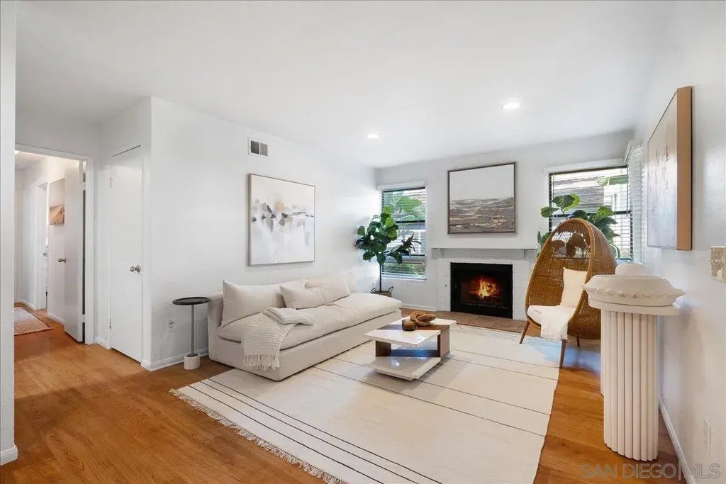 1941 Wellington Ln 7, Vista