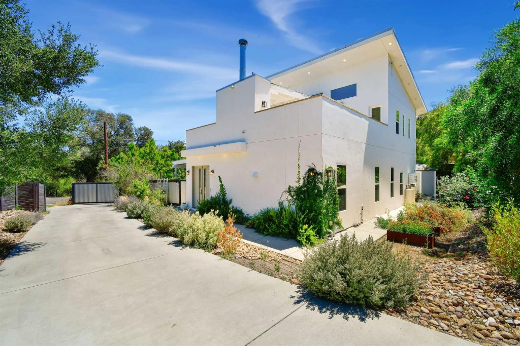 20102 Elm Ln, Escondido