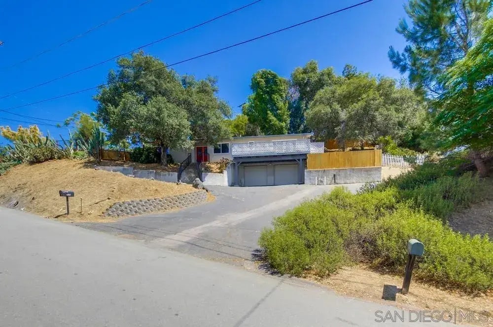 12817 Castle Court, Lakeside