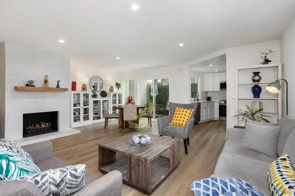 2819 Unicornio St., Carlsbad