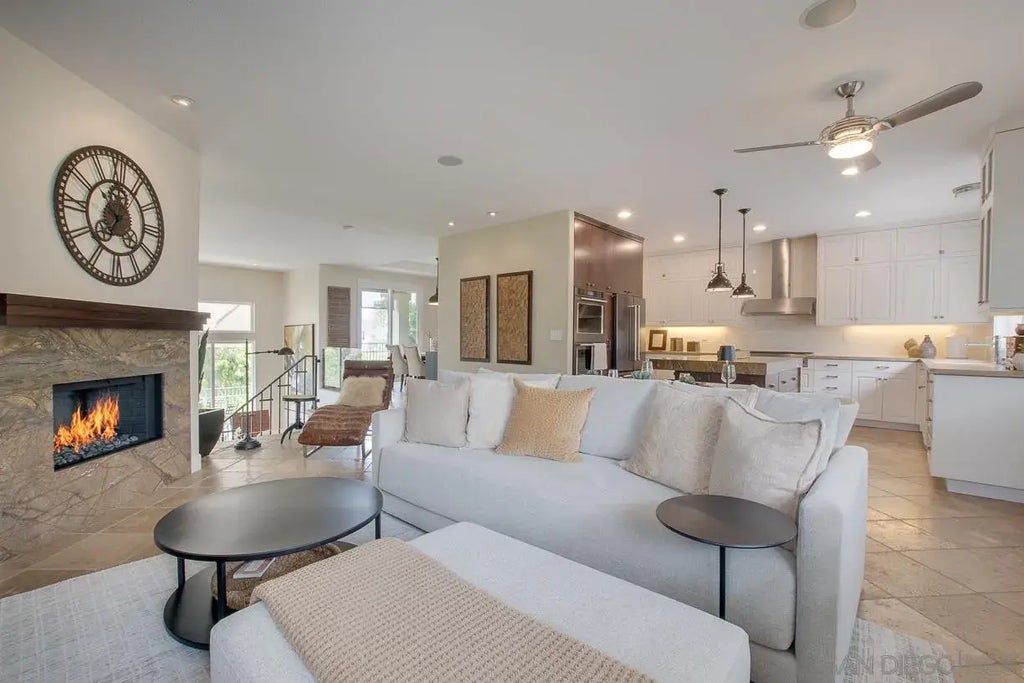 2537 Carriagedale Row, La Jolla