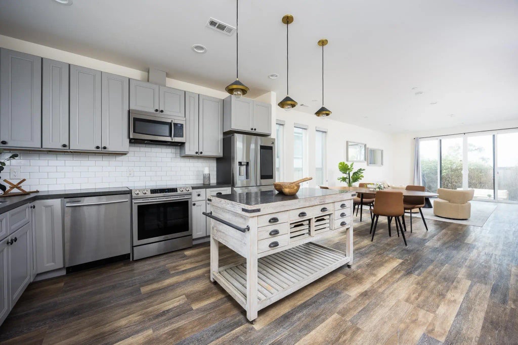 3260 Broadway, South Park (304)