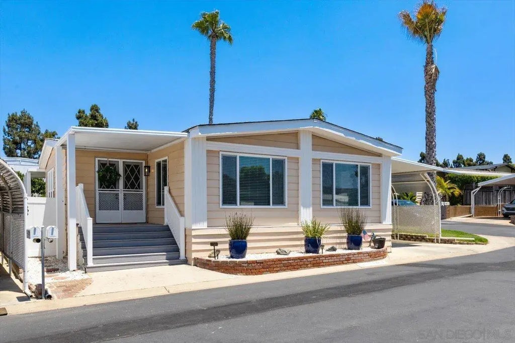 7318 San Benito 364, Carlsbad