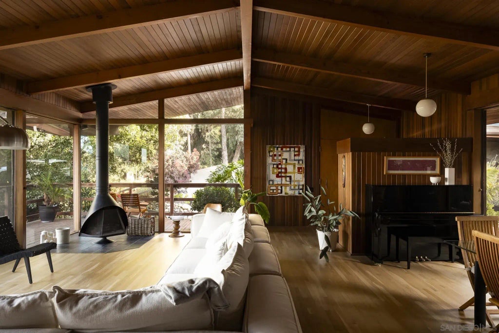 10088 Sierra Vista Ave., La Mesa