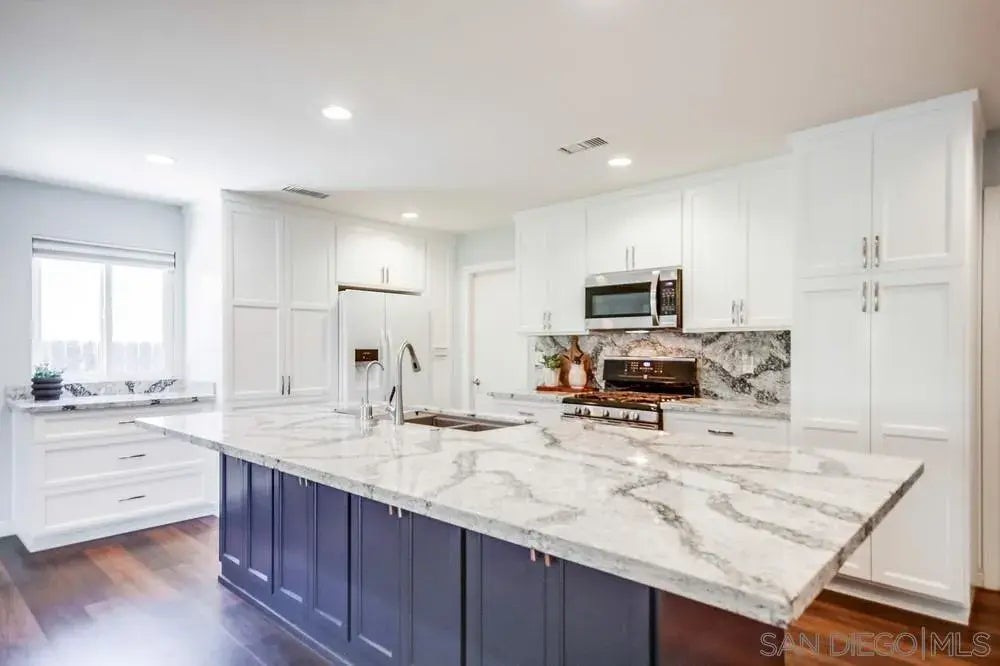 9114 Gideon Circle N, Lakeside