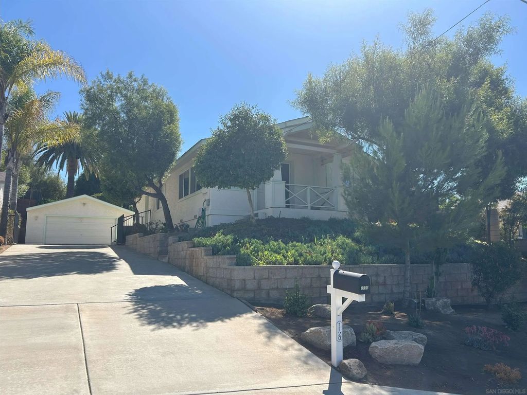 1120 S Broadway, Escondido
