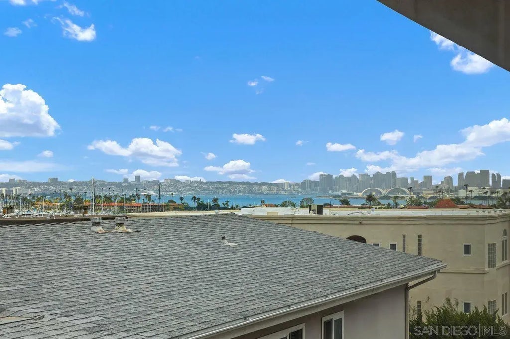 370 Rosecrans St 302, POINT LOMA