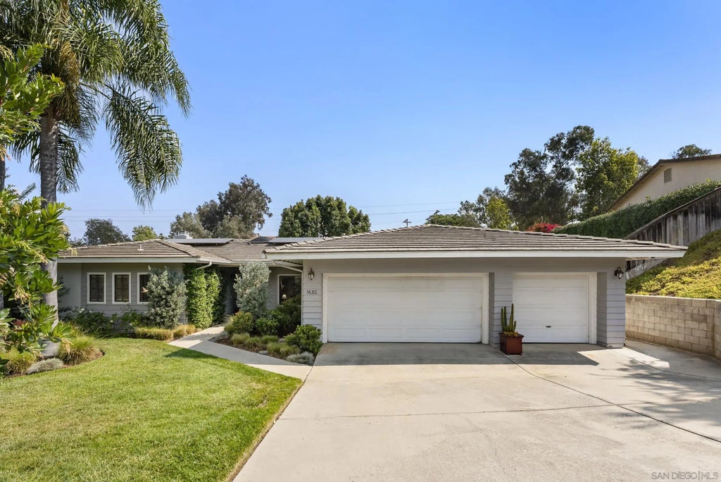 1630 Candlelight Gln, Escondido