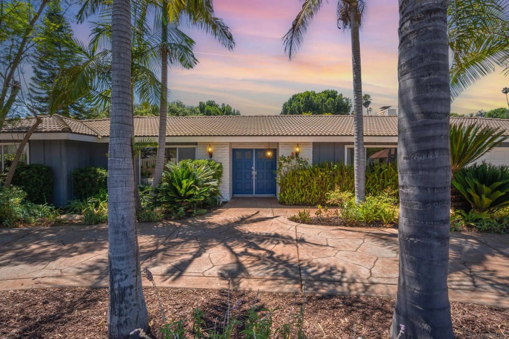 1637 Encino Dr, Escondido