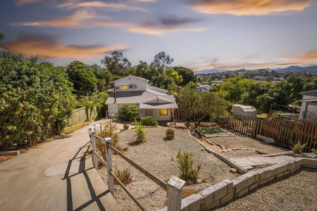 8545 Gardena Rd, Lakeside