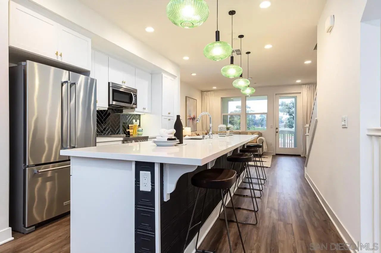 Photo of Listing #250036043