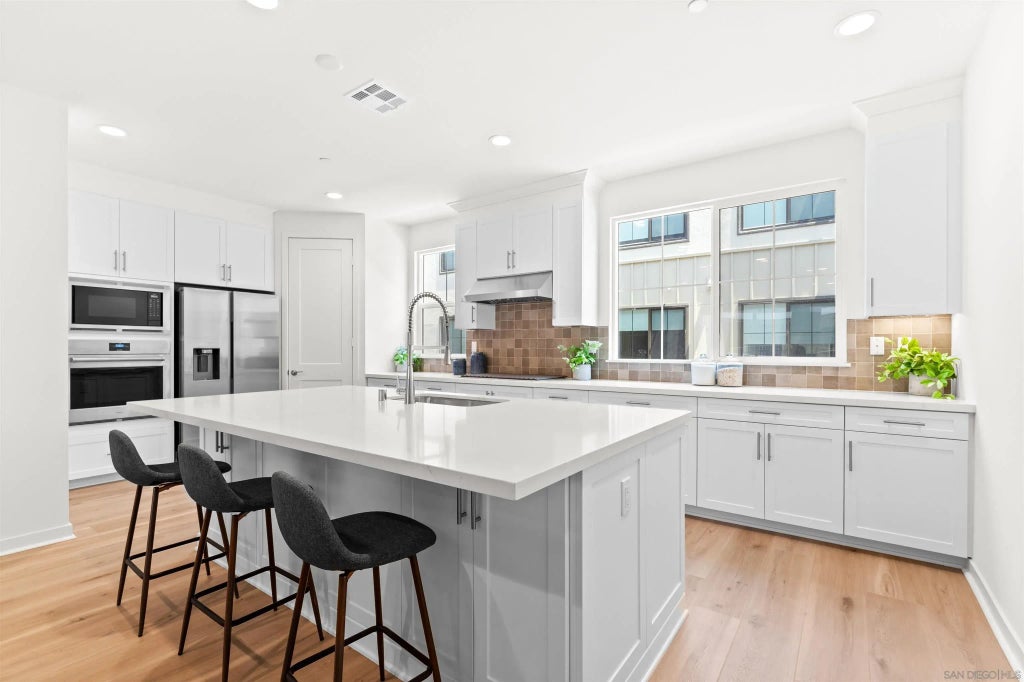 2545 Broom Ln, Carlsbad