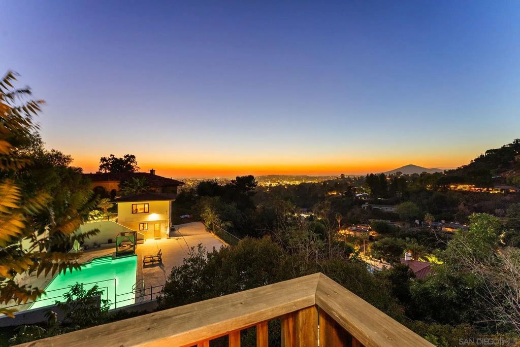 9586 Alto Dr, La Mesa