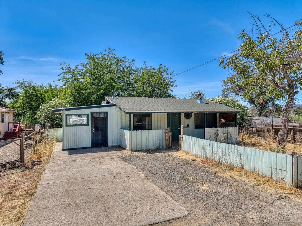 3925 Laddell Ave, Clearlake