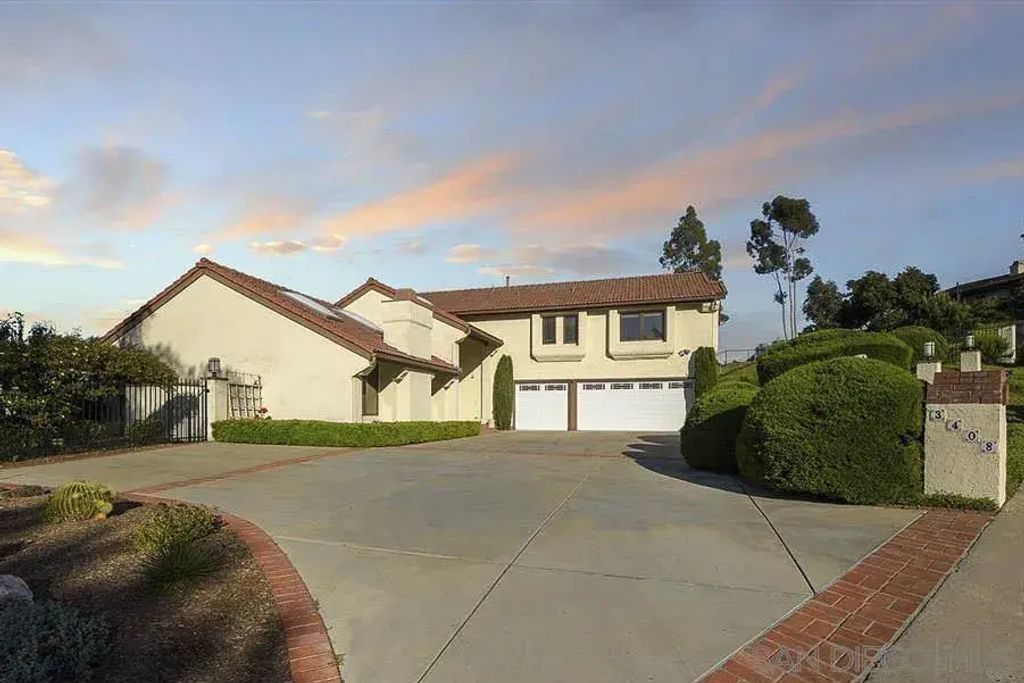 3408 Lomas Serenas Dr, Escondido