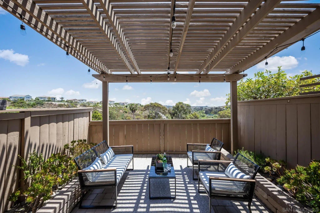 4577 Essex Ct, Carlsbad