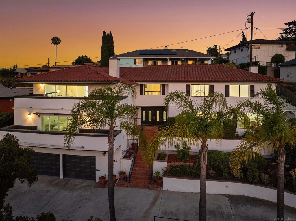 4367 Summit Dr, La Mesa
