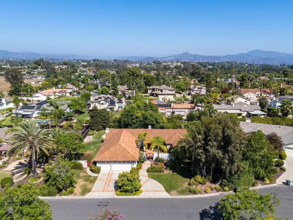 2084 Roberts Pl, Escondido